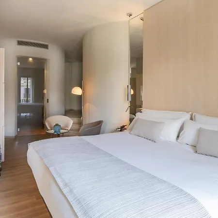 Cram Hotel