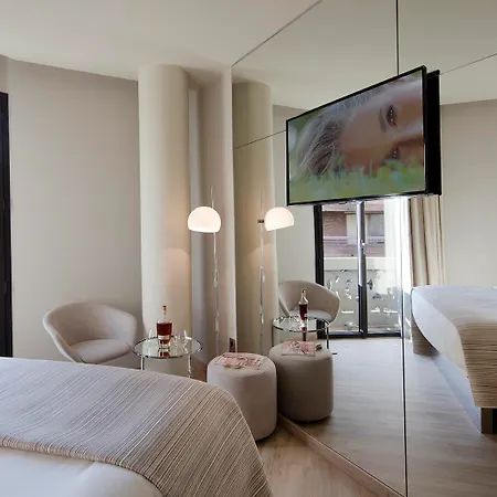 Cram Hotel