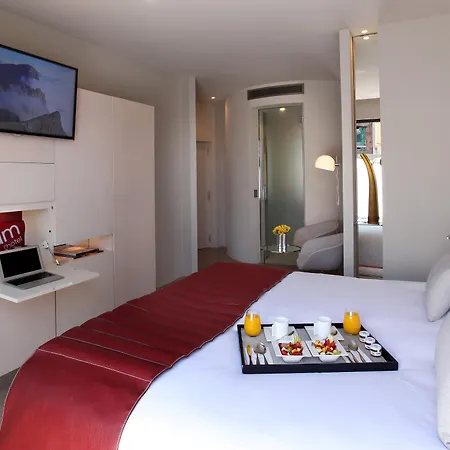 Cram Hotel