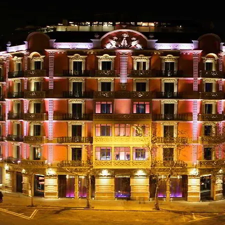 Cram Hotel