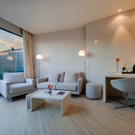 Cram Hotel