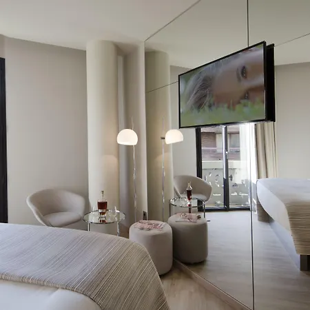 Hotel Cram 4*